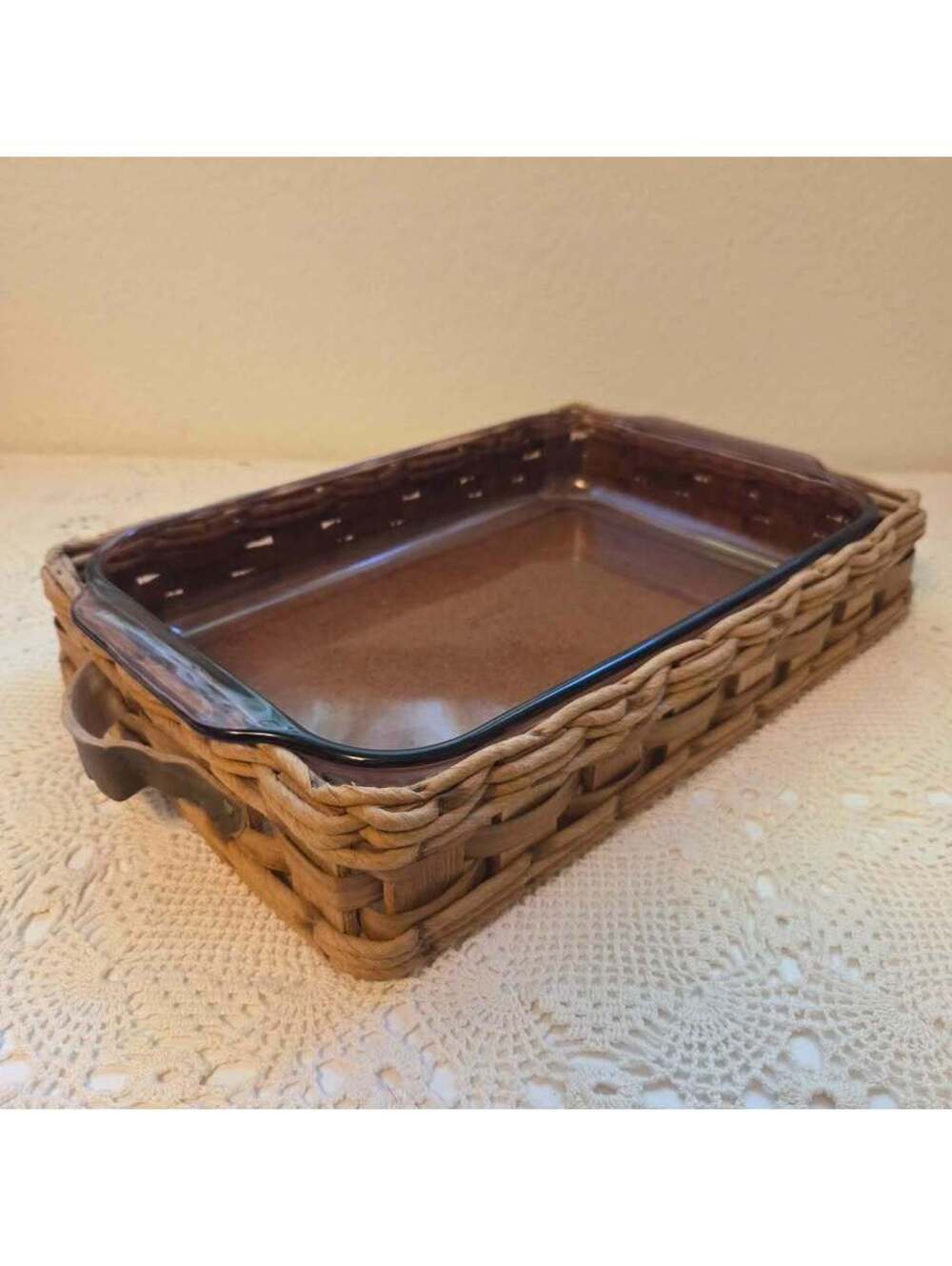 Vintage Pyrex Amber Glass 13x9 Casserole Dish in Wicker Basket w Leather Handles